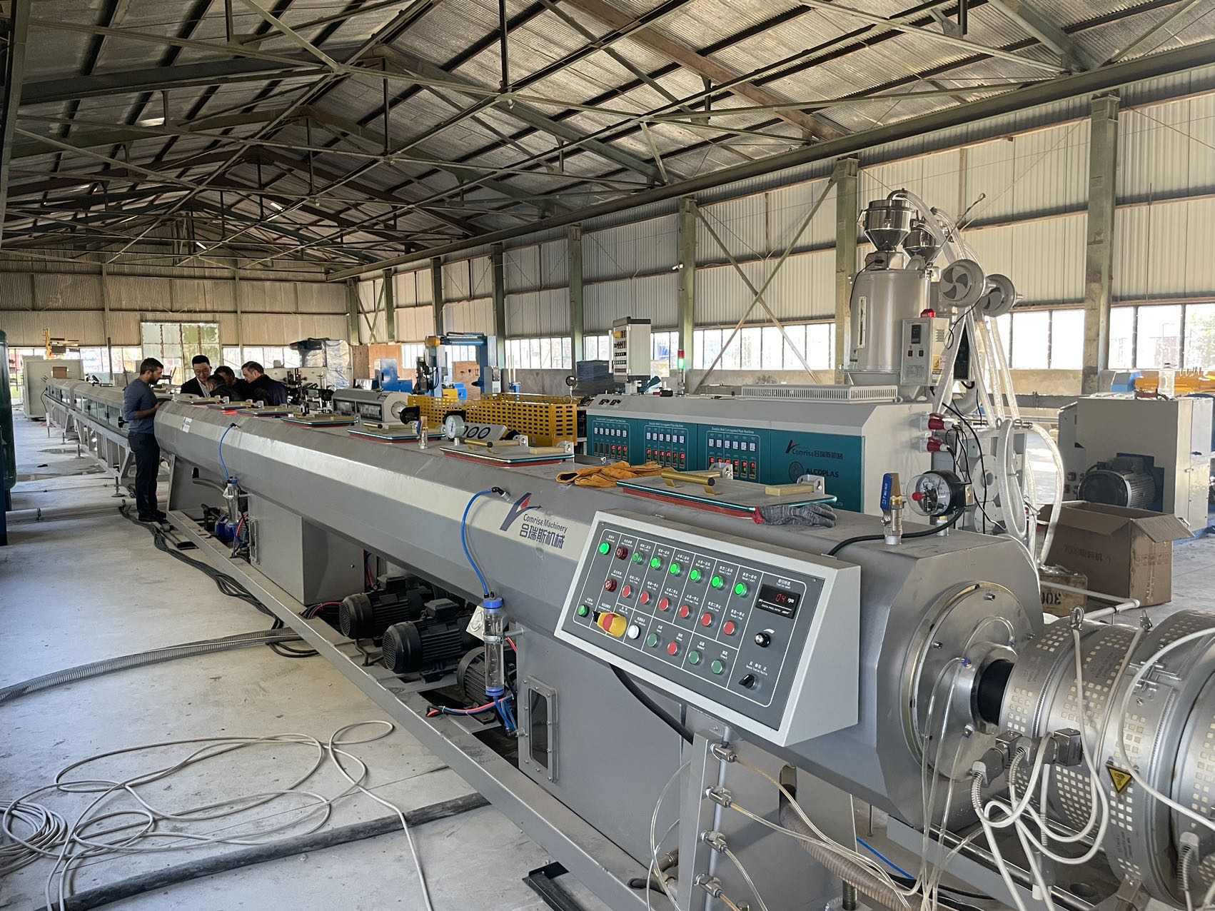 50-250mm HDPE boru avadanlığı 75-38 yüksək səmərəli vintlər istehsal edir
